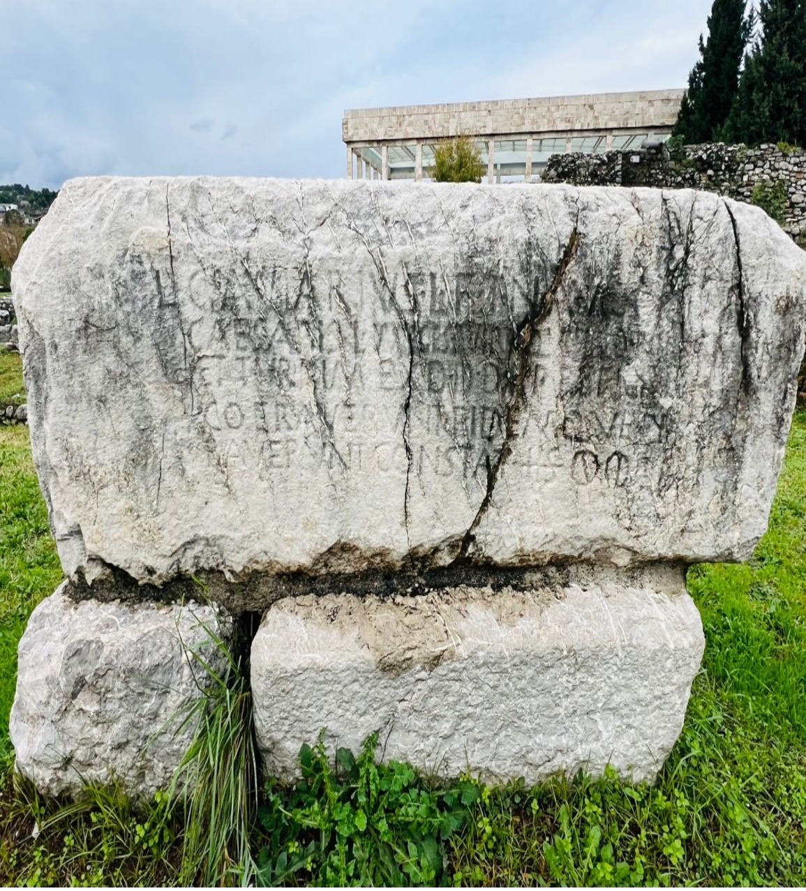 Bllok prej guri gëlqeror (shekulli I BCE)